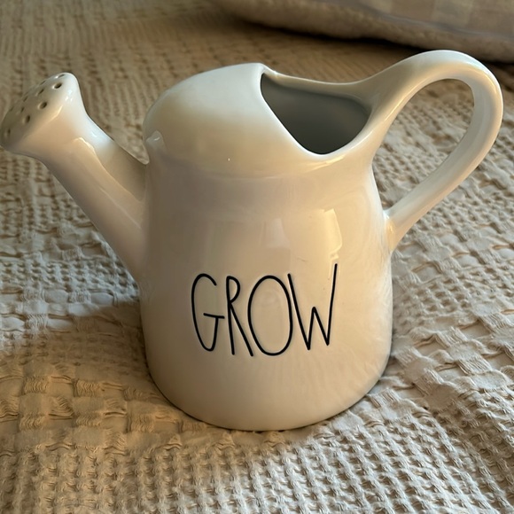 Rae Dunn watering can - Picture 1 of 4